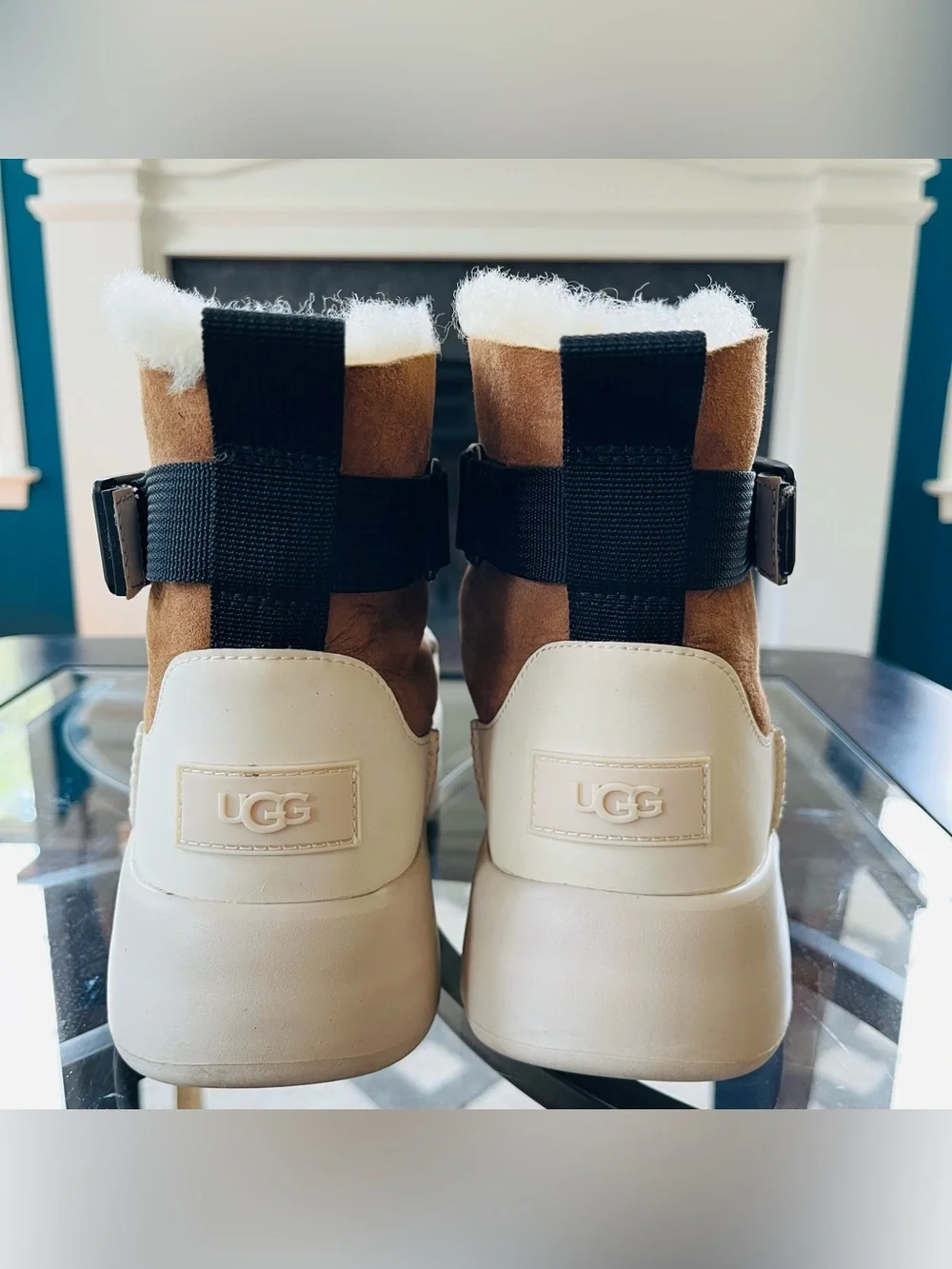 Sz 7 UGG Women's Classic Boom Buckle Boots S/N 1104616 Chestnut/Black/White